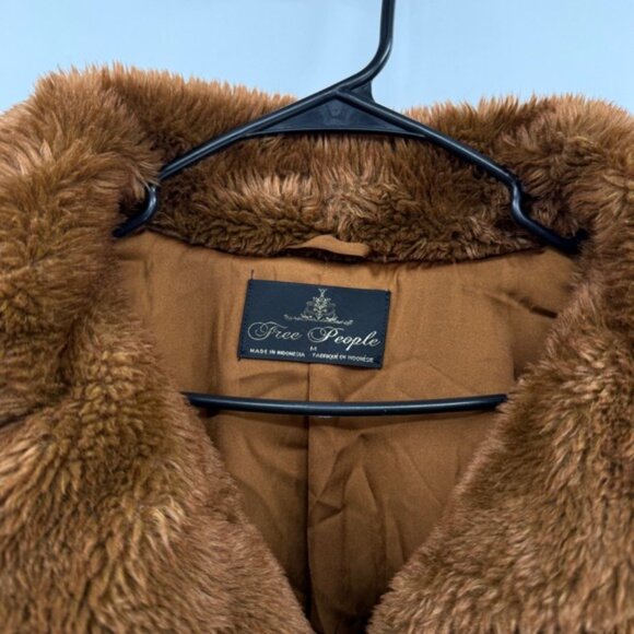 Free People Brown Faux Fur Teddy Coat Jacket Button Front Size M - Picture 3 of 8